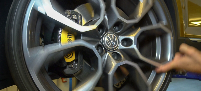 Dynamische Nabenkappen von Volkswagen Zubehör im Test: Video: Das Rad dreht sich - das Logo steht!
