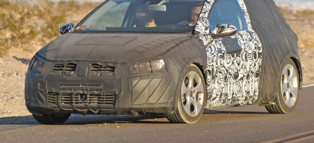 Neue Erlkönigbilder vom VW Golf 7 und vom neuen Audi S3: VW Golf 7, Golf 7 GTI und neuer Audi S3 auf Testfahrten im Death Valley erwischt