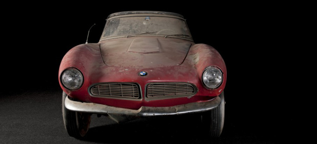 Elvis BMW 507  Sonderausstellung im BMW Museum: Der Roadstar des King kann vor seiner Restaurierung besichtigt werden