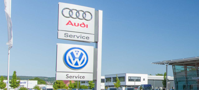 Aprilscherz - Protest gegen die eigenen E-Autos: Volkswagen-Händler sammeln Unterschriften gegen den VW-Konzern!