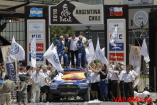 VW Race Touareg verteidigt Dakar-Titel 2010: Carlos Sainz und Lucas Cruz haben am Ende die Nase vorn undgewinnen die Dakar 2010