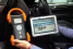 HU-Adapter checked die Fahrzeugelektronik: Ab Juli 2015 werden auch elektronische Systeme beim TÜV geprüft