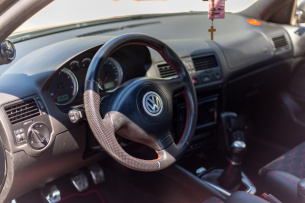 Do it yourself: VW Golf 4 TDI (fast) komplett zum R32 umgebaut - Auto der  Woche - VAU-MAX - Das kostenlose Performance-Magazin