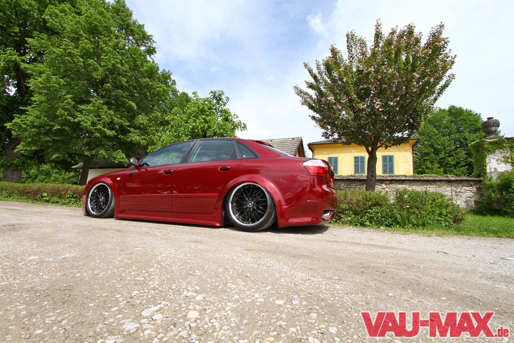 Audi A4 mit neuem Gesicht Der FaceliftFürst B8, B6, S3, S4 und RS4 Tuning Teile am Audi A4