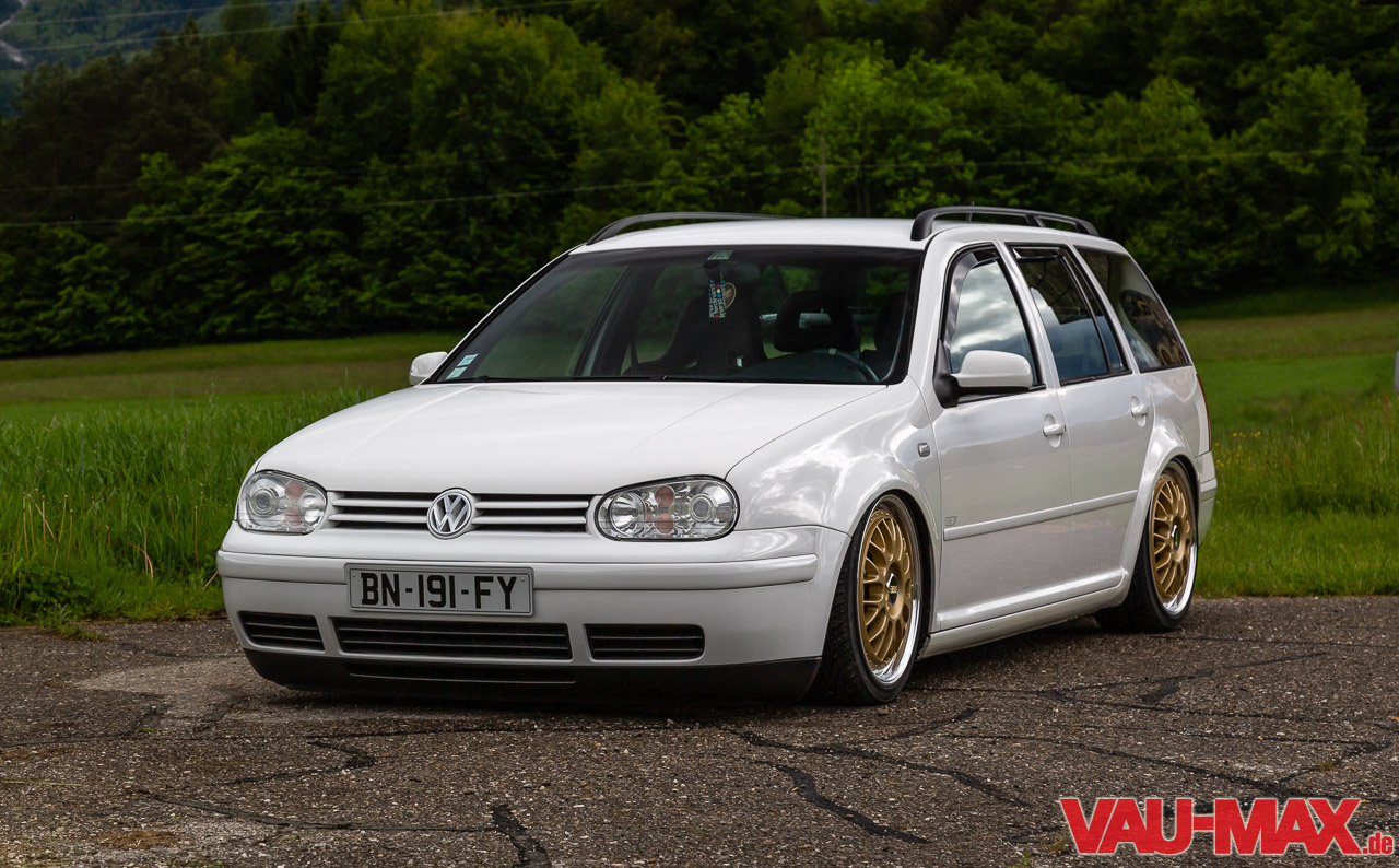 Der „Variant von Ferdinand“ Candyweißer VW Golf 4 Kombi trotz Tuning als Daily Driver unterwegs