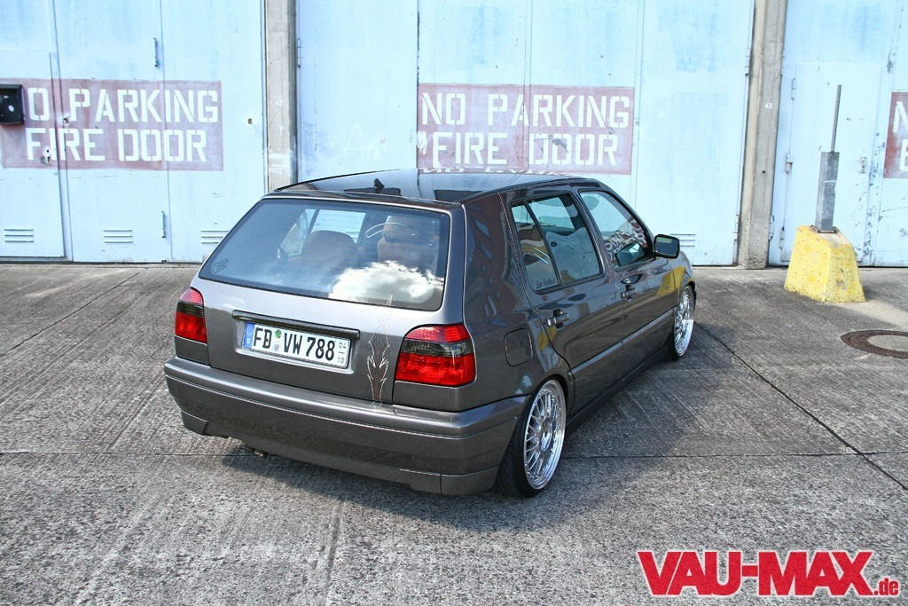 Neuer Look dank Klimawandel – VW Golf 3 Tuning: Vom Totalschaden zum  Grafitti-Golf mit Hammer-Interieur - Auto der Woche - VAU-MAX - Das  kostenlose Performance-Magazin