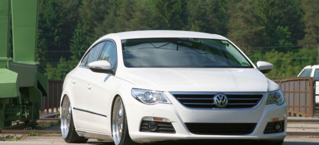 Eine perfekte Basis! VW Tuning Passat CC mit Airride und dicken Felgen: Dass manchmal weniger mehr ist, zeigt dieser Passat einmal mehr eindrucksvoll mit gekonntem VW Tuning