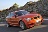 BMW 1 M Coupé: Schneller durch den Alltag: Mit der Motorleistung von 340 PS erreicht das BMW 1er M Coupé nahezu exakt das Niveau des BMW M3 der dritten Generation. 