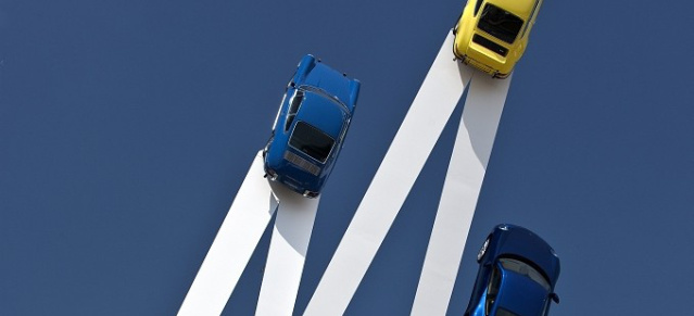 50 Jahre Porsche 911: der legendäre Sportwagen als Himmelsstürmer: Der britische Künstler Gerry Judah zeigt sensationelle Porsche-Skulptur in  Goodwood 