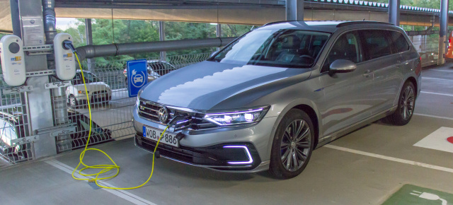 VIDEO - Schaffen wir die Werksangabe?: Hypermiling im VW Passat GTE (2020)