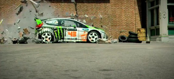 VIDEO! Neustes Ken Block Video Gymkhana Part 4 ist online: Mit Vollgas und zu 90% quer driftet Ken Block durch die Universal Studios in Kalifornien