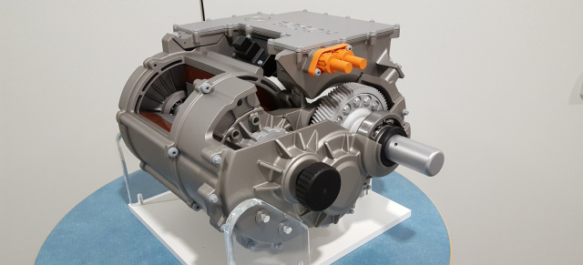 Getriebe, E-Motor und Leistungselektronik als kompaktes Bauteil: Bosch verkleinert Antriebseinheit für Elektrofahrzeug