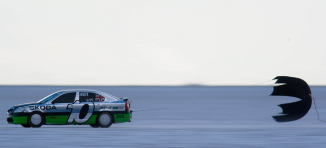 Schneller Skoda: 325,33km/h im Octavia RS : Rekordfahrt in der amerikanischen Salzwüste Bonneville