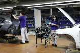 Neustart nach Corona: VW Werk Wolfsburg nimmt Produktion wieder auf