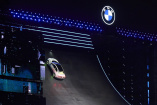 BMW zeigt auf der Auto China in Shanghai einen spektakulären Ausblick auf die neue Fahrzeugarchitektur – inklusive High-Performance-Show und Zukunftstechnik.: Neue Klasse 2025: Technik-Feuerwerk auf der Auto China 2025