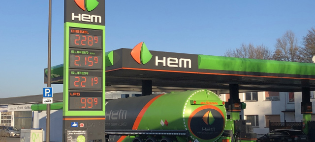Kraftstoffpreise springen stark nach oben: Diesel im Wochenvergleich fast 18 Cent teurer / Benzinpreis steigt um gut zwölf Cent