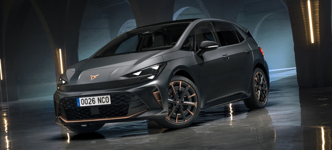 Markantes Außendesign, digitales Interieur und bis zu 326 PS – CUPRA Born Facelift und seine Neuerungen: Neuer CUPRA Born VZ: Elektrische Performance trifft neues Design