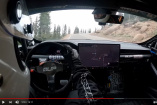 VIDEO - Randy Pobst mit Vollstrom zum Gipfel: Tesla Model S Plaid gewinnt Pikes Peak Rennen 2021