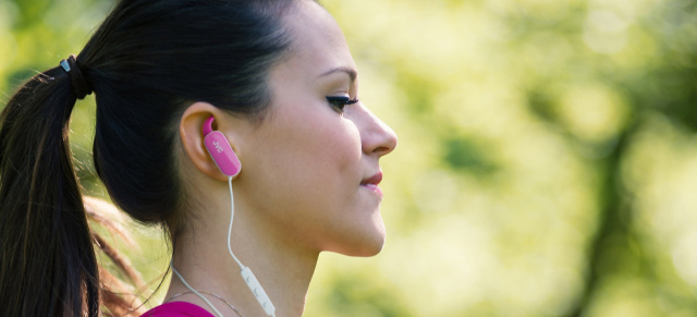 IFA-Neuheit 2015: Kopfhörer JVC HA-EBT5: In-Ear-Sportkopfhörer mit Bluetooth und drehbarer Ohrfixierung für sicheren und bequemen Halt
