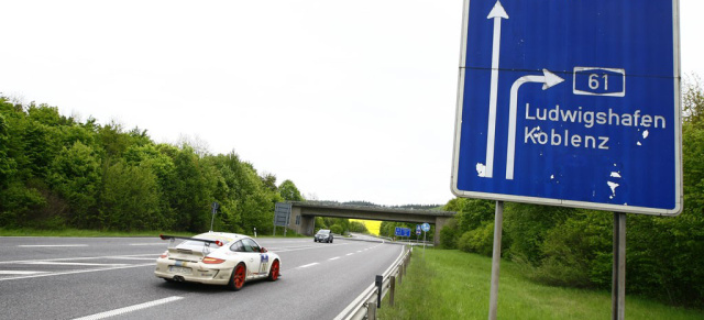 Nach dem 24h-Rennen ging es für den 911 GT3 RS auf eigener Achse zurück nach Stuttgart: Der Marathon-Porsche: Stuttgart  24h Rennen Nürburgring  Stuttgart! 30 Stunden im Dauereinsatz.