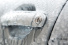 Wintereinbruch: Tipps bei zugefrorenen Türen und Scheiben am Auto: Frost-Frust am Auto?