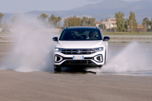 AvD prüft 15 Reifen in der Dimension 215/55 R17 – Premiumhersteller dominieren, doch auch günstige Alternativen überraschen.: Sommerreifen-Test 2026: Diese Modelle überzeugen bei Sicherheit und Preis-Leistung