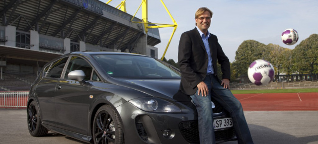 Jürgen Klopp fährt Seat Leon FR: BVB-Trainer nimmt seinen neuen Dienstwagen im Empfang 