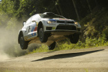 VIDEO: Rallye Finnland -  Sébastien Ogier fliegt im Polo WRC auf Platz 1: X-Games für Fortgeschrittene: Spektakuläre Flugshow des Polo WRC
