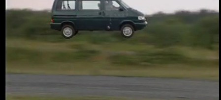 Härtetest Video: So quälte VW den Golf 4, Beetle und T4 : Augen zu und durch das harte Leben eines Testautos