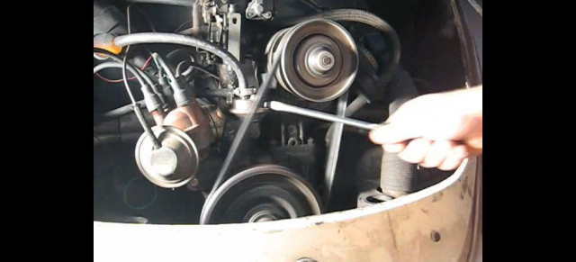 VIDEO: Keilriemenwechsel in 5 Sekunden, am VW Käfer gehts!: