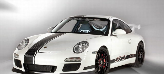 Lautsprecher hersteller erhöht die Leistung eines Porsche: 2100 Watt SNOWMOBILE von MAGNAT - Porsche GT3 Tuning