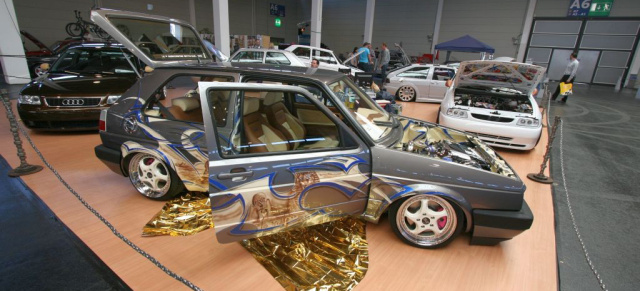 Tuning World Bodensee 2011 - die Bilder sind Online: Sie läuft, die Tuning World Bodensee: Lina van de Mars gibt den Startschuss zum Hella Show and Shine Award 2011