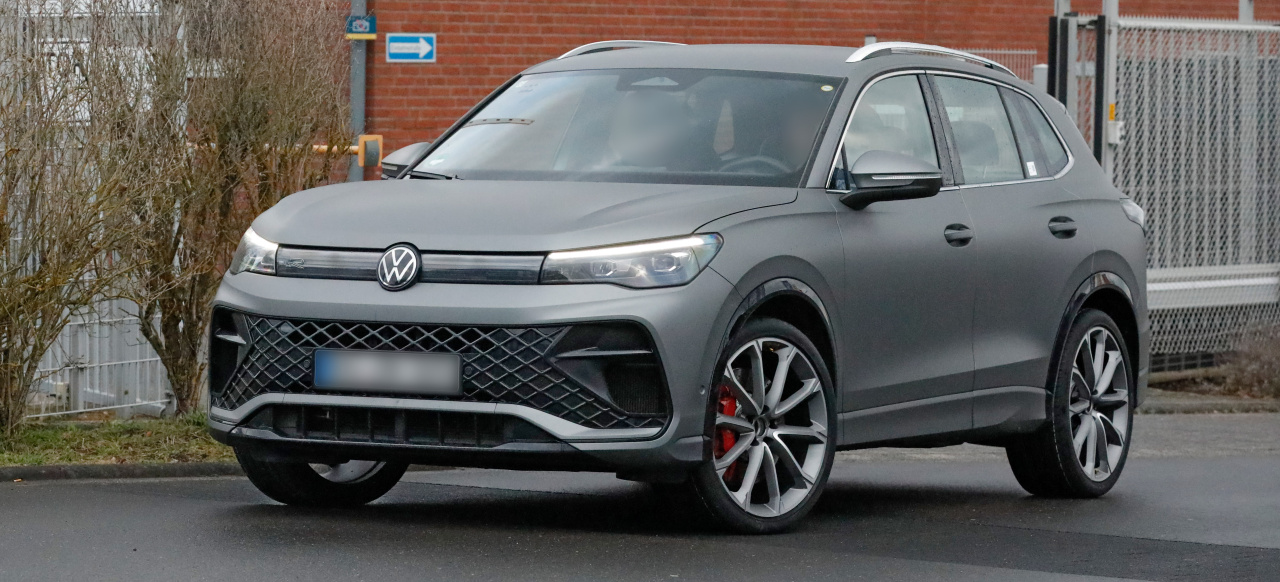 Erste Aufnahmen zeigen 21-Zoll-Felgen, Mehrkolbenbremsen und die neue ETSI-Motor-Generation im Tiguan R.: Mehr Power und Technik-Highlights: Der neue VW Tiguan R im Erlkönig-Check