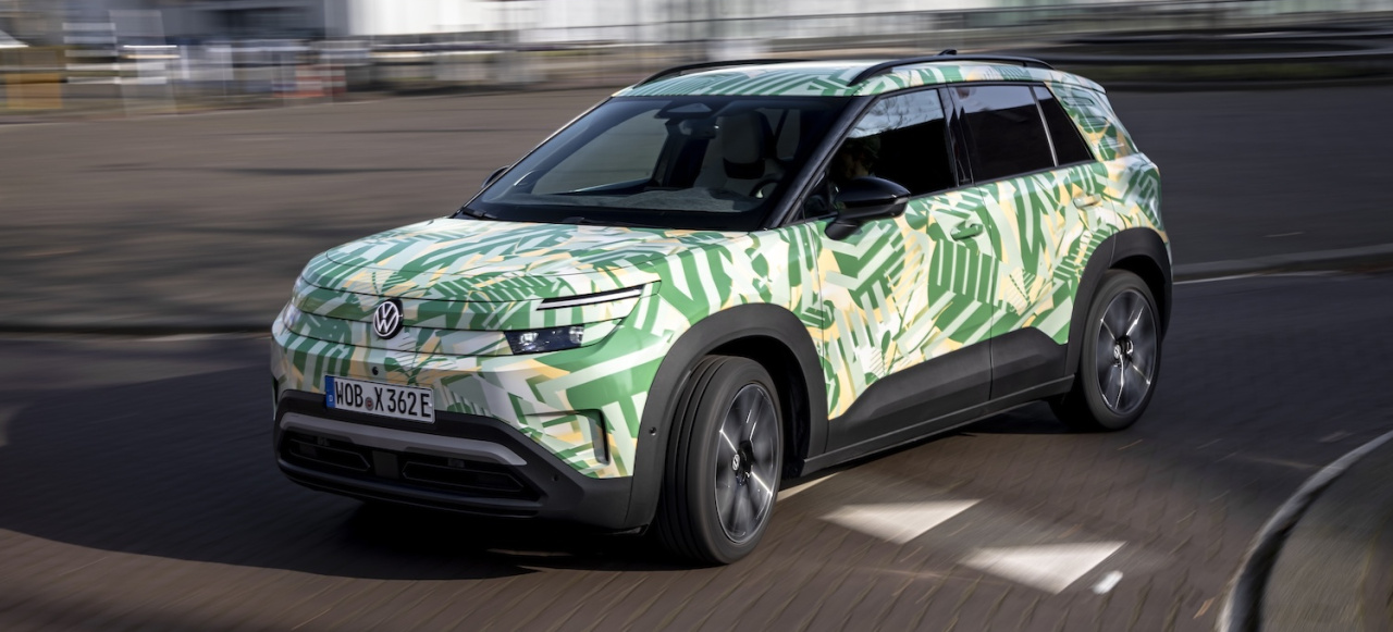 Volkswagens elektrischer T-Cross-Nachfolger fährt sich überraschend gut – spart aber an entscheidenden Stellen.: Cross (2026): Erste Fahrt im Prototyp – Volksstromer mit Licht und Schatten
