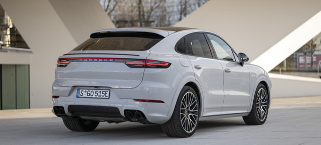 E-Kennzeichen als Lachnummer: V8-Turbo mit E-Kennzeichen: Porsche Cayenne E-Hybrid mit mehr E-Reichweite und Steuererleichterung