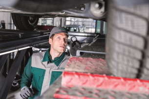 E-Autos enttäuschen – Deutsche Premiumhersteller dominieren die Spitzenplätze: TÜV Report 2026: Tesla Model Y ganz hinten im Ranking