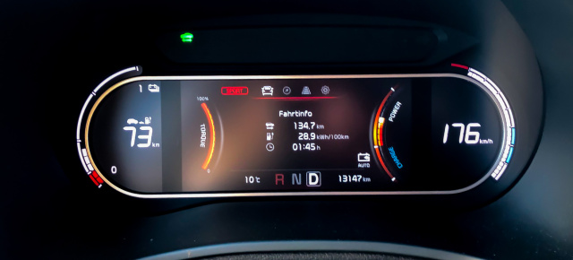 Vollstrom im 2020 KIA e-Soul: Tachovideo - Topspeed im 150kW KIA e-Soul auf 176 km/h