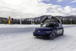 Volkswagen Markenbotschafter Tanner Foust gewinnt den ersten Tag in der AWD-Kategorie: Golf R gewinnt beim ersten F.A.T. Ice Race Aspen