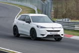 Der neue T-Roc R zeigt sich fast ungetarnt auf der Nordschleife – mit elektrifiziertem TSI: VW T-Roc R (2026) erwischt: Mehr Power, Mildhybrid und 20-Zoll-Warmenau