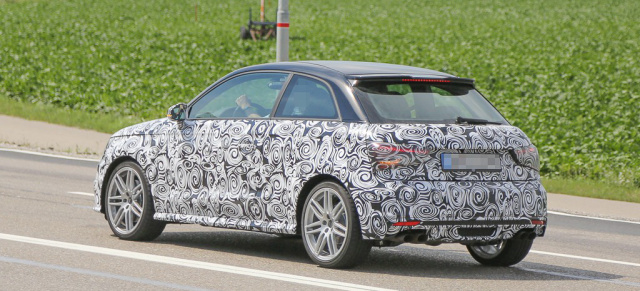 Audi A1 Erlkönig  Kommt der S1 mit dem Facelift?: Frischer Look und mehr Leistung für den Premium-Kleinwagen