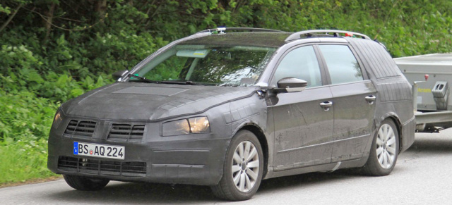 VW Passat Variant 2012  Erlkönigbilder des neuen Passat Kombi: Erwischt  Passat Facelift bei Bremstests in den Bergen