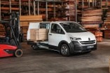 Pritschenwagen, Kastenwagen Plus und L-Trennwand-Version erweitern das Angebot – jetzt auch mit E- und Plug-in-Hybridantrieb.: VW Transporter: Neue Varianten für Profis und Spezialaufgaben