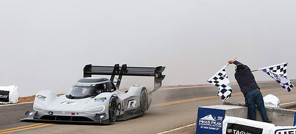  Pikes Peak International Hill Climb : Allzeit-Rekord: Volkswagen schreibt mit I.D. R Pikes Peak Geschichte 