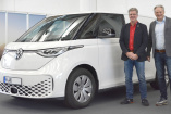 Erster VW-Kunde fährt e-Bulli: VW ID. Buzz Auslieferung gestartet