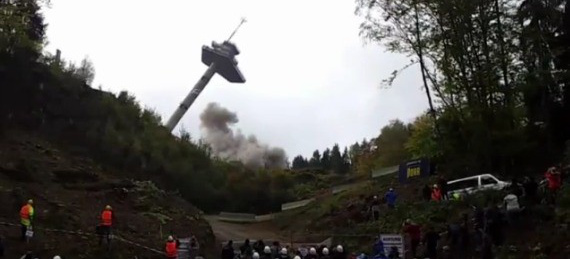 VIDEO - Der Pyramidenkogel am Wörthersee wurde gesprengt!: Um 10 Minuten nach 12 war er weg!