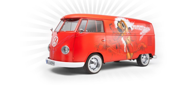 Der Reise-Bus  VW T1 Bulli als rollende Werbetafel: VW Klassiker aus dem Jahre 1959