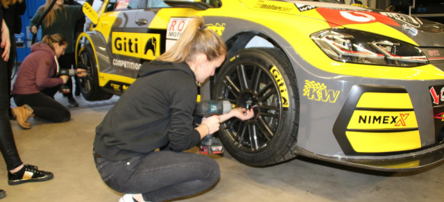 GIRLS ONLY auf der Nordschleife: Erstes Training der Mädels am VW Golf GTI TCR Renner