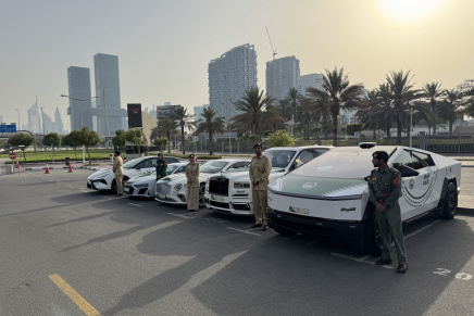 Mitten in der Glut der Wüste baut die Dubai Police ihre spektakuläre Supercar-Flotte aus: Lautloser Luxus: Dubais Polizei setzt auf Elektro-Supercars