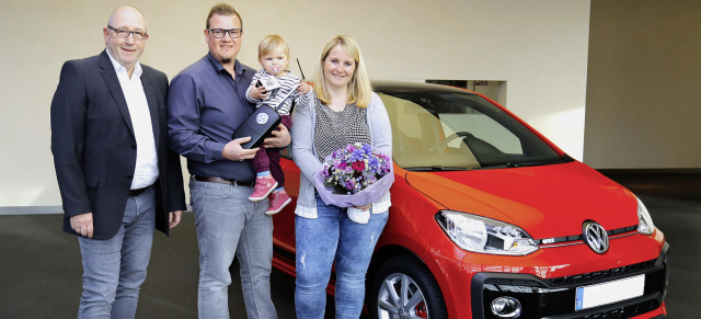 Herzlichen Glückwunsch und gute Fahrt: Erster VW up! GTI ist ausgeliefert