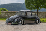 Ovale Oldie-Ouvertüre: Tiefer kann ein 1955er VW Käfer nicht mehr sinken